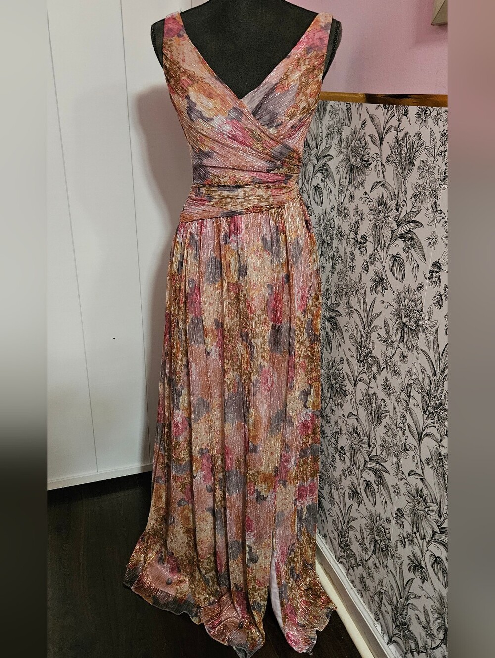 Beautiful Floral Pleated V-Neck Maxi Dress
